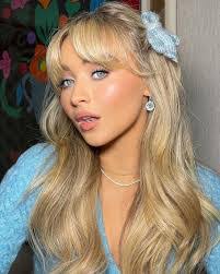 Ella Marsh's Instagram, Twitter & Facebook