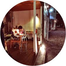 こういう live 感がいい 古着屋 naname で取り扱いブランドの taromurakami さんがミシンで叩く 本当にロックなイベント 10月10日までやってますよ 宇都宮フィーチャーしてるtシャツ売ってます home decor decor mirror