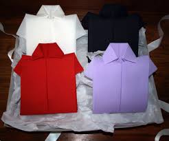Ce pliage de serviette en forme d'étoile est ici dans sa version bicolore en noir et blanc pour accentuer le coté géométrique du pliage. Ø¨Ø­Ø¯ Ø°Ø§ØªÙØ§ ØªØ¨Ø®Ø± Ø§ÙÙÙØ§ÙØ© Pliage De Serviette En Papier Forme Cravate Et Chemise Dsvdedommel Com