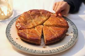 Children will enjoy fun activities while the galettes are warming up in the oven, then we will all enjoy a generous slice of the cake! Dreikonigstag Zeit Fur Galette Des Rois Rezept Tipp Von Frankreich Webazine De
