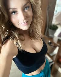 Selfie por qué es lo qué hay…. Buen fin de semana! Acá se está gozando… 💋🫶