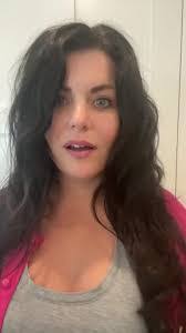 Kerry Meeks's Instagram, Twitter & Facebook