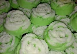 Resep brownies kukus ala amanda ini adalah racikan yang secara umum mirip dengan salah satu merk terkenal dibandung, saya sebut ala atau seperti maksudnya adalah mirip bukan asli resep mereka lho ya. Resep Putu Ayu Mawar Oleh Ghita Aprodhita Cookpad