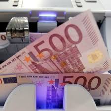 Auf ebay versuchen nun manche user, daraus ein geschäft zu machen und die scheine an sammler teuer zu verkaufen. Bankenanalyst Ezb Soll 500 Euro Schein Abschaffen Der Spiegel
