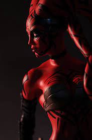 Review and photos of Star Wars Darth Talon bust and statue