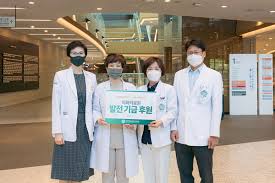 '슬기로운 의사생활 시즌2'를 앞두고 배우 조정석이 2020 멜론뮤직어워드 'ost 상'을 수상했다. A0jy1bxupyhy8m