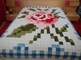 Hassas oldukları için makineden yıkamak yerine hassas bir şekilde elde yıkanıp. Yatak Ortusu Olarak Kullanabileceginiz Orgu Battaniye Yapimlari