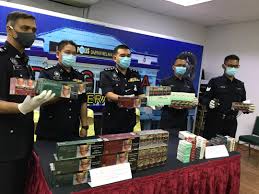 Ibu pejabat polis daerah melaka tengah 75561 melaka tengah melaka. Jual Rokok Seludup Kepada Pelajar Guna Kod Rahsia Utusan Digital
