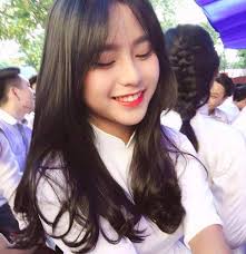 Di taman tersebut ada seorang budak perempuan yang berusia 12 tahun. Gadis Gambar Pelajar Sekolah Menengah Yang Cantik Mata Yang Indah Tidak Dapat Meninggalkan