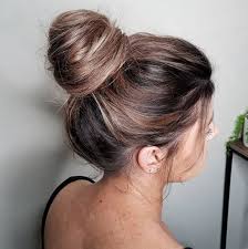 Steps to make this simple and easy hairstyle at home: 11 Quick And Easy Messy Hairstyles You Can Create At Home