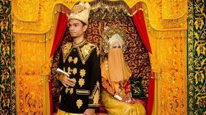Gaun pengantin muslimah adat jawa. 5 Insprasi Gaun Syar I Bercadar Ini Bikin Kamu Tampil Memesona Meski Wajah Tertutupi Tribun Wow