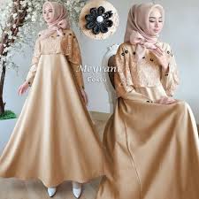 Beige embroidered organza wrap top with pearl and crystal embroidery on collars complimented with a gold chain belt. 46 Model Baju Brokat Warna Gold Paling Bagus Modelbaju Id