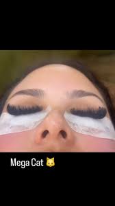 This mega cat eye…I LOVE IT! 🐱🐱🐱, ., ., #lavenderandlash ,  #kaneohelashartist #kaneoheesthetician #megalashextensions  #cateyelashextensions #kaneohebeautyservices #volumelashextensions  #kaneohelashes ...
