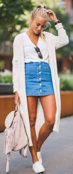 Jeansrock Kombinieren Diese Styling Regeln Beherrschen Modische Frauen Jeans Rock Outfit Jeansrock