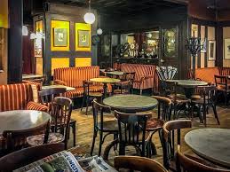 The bookstore does not have much stuff from the author and coffee in the cafe well below the vienna standard. Cafe Hawelka Wien Innere Stadt Restaurant Bewertungen Fotos Tripadvisor