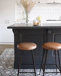 A Cuisine De Pauline Entre Les Murs Kitchendesign Kitchen Mosaic Del Sur Cementtiles Carreauxdeciment Meubledemetier T Kitchen Design Kitchen Bar Table