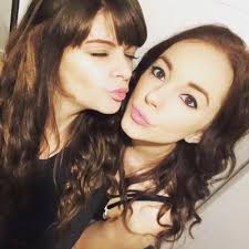 Lizzie Ringer (@LizzieRinger)