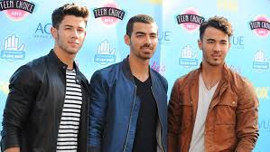 Formed in 2005, they have gained popularity from the disney channel children's television network and consists of three brothers. Jonas Brothers Announce Happiness Begins Tour Wwltv Com