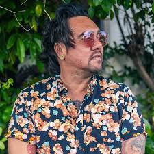 🔥 James Cameron 감독이 아바타로 화재 중입니다: 파이어와 애쉬는 아메리카 원주민과 원주민 문화적 적절에 대한 비난에  직면했습니다. 😳 비평가들은 이 영화가 실제 원주민 역사에서 빌린다고 말하지만 대부분 백인 배역이 등장한다. 🤔