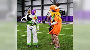 Maybe you would like to learn more about one of these? Kirk Cousins Surprises Homeless Kids With Halloween Costumes Trick Or Treating