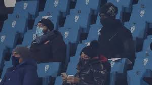 Per mario, che ha casa a duecento metri dallo stadio, davvero un brutto ritorno nella. Video Brescia Monza Balotelli E Lo Striscione Della Discordia Super Mario Lascia Il Rigamonti Galliani Sogna Eder Mediagol