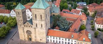 Hier twittert das referat kommunikation, repräsentation und internationales. Osnabrucker Dom Charakteristische Turme Unter Besonderem Schutz Katholisch De
