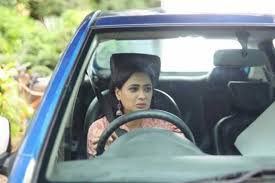 Shweta Tiwari Crashes Her Car While Shooting For Mere Dad Ki Dulhan Click Link For More Details Https Www Desi Serials Net Shweta Tiwari Crashes Her Car W