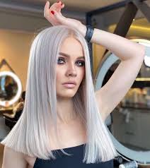 Lunghi capelli lisci con taglio pari e scalatura davanti . Tagli Capelli Lunghi 2021 Idee Di Styling Per Le Long Hair