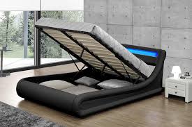 Pour obtenir encore plus d'espace qu'avec un lit tiroir, préférez le lit coffre qui offre une spectaculaire surface de rangement. Cadre De Lit Led Noir Pas Cher Avec Coffre De Rangement Portland