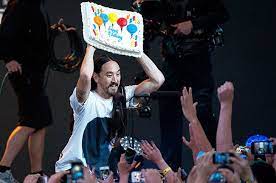 I Wanna Get Caked At A Steve Aoki Concert Steve Aoki Cake Steve Aoki Dj Steve Aoki
