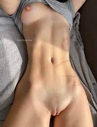 Just A Simple Nude Of My Petite Body - Selfie Dump
