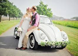 Une bonne idée pour rester dans le thème du. Decoration Voiture Mariage 55 Idees De Deco Romantique