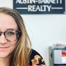 Tara Gannon's Instagram, Twitter & Facebook