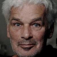 100+ perfis com “Hall”