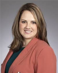 thumbnail.aspx?I=https://cdn-images.kyruus.com/providermatch/phs/photos/500/kc-danielle-1164053989.jpg&W=370&H=450