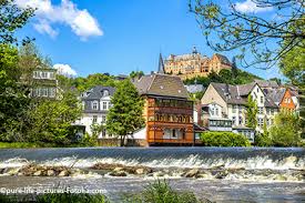 The town area spreads along. Ein Sommernachtstraum In Marburg Mein Studienort Via Medici