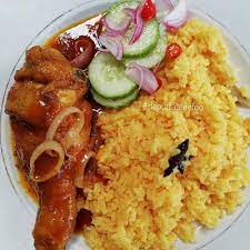 Nasi hujan panas lauk apa biasanya ye? Resepi Nasi Minyak Mudah Dan Sedap Ayam Masak Merah Acar Timun