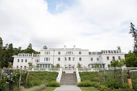 A Relaxed And Elegant Wedding At Coworth Park In Ascot Elegant Wedding Pastel Wedding Wedding