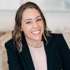 Karen Neth's Instagram, Twitter & Facebook