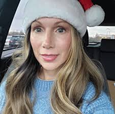 How to reinforce good calm behavior in the crate for an 11-week-old Italian  Greyhound?