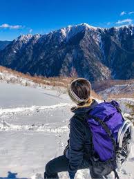 雪山とテン泊の相棒ザックは オーダーカラーのogawand own 迷いに迷いムラサキにしました ˊ ˋ x pacなので軽くて撥水性が高く機能的です フレームレスで重さは580g ロール式で20 50ℓを1アイテムカバーします 日帰りから1泊のテン泊までのマルチな相棒です