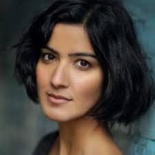 Uniqlo Rayon Blouse worn by Laura Johnstone (Rakhee Thakrar) as seen in I,  Jack Wright (S01E01)