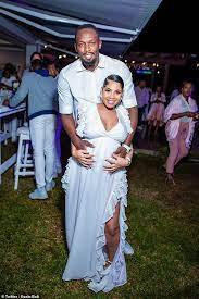 While kasi shared snaps of herself posing on a yacht, in a billowing red dress, surrounded by balloons to. Usain Bolt Secretly Welcoms Twins With Partner Kasi Bennett In Sweet Father S Day Reveal Latest Celebrity News