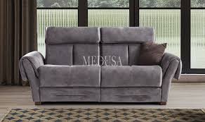 Koltuk ve döşeme ustaları, zanaatkarlık, kaliteli işçilik ve garantili malzeme ile sıradan koltuk takımlarını bir sanat eserine dönüştürebiliyorlar. Leke Tutmayan Koltuk Kumaslari