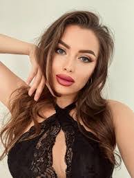 Lilly Peterson's Instagram, Twitter & Facebook