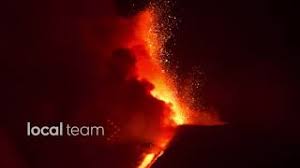 L'etna si fa di nuovo sentire con un'altra fase dell'eruzione. 06m6y8jo3un3xm