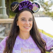 Nicole Dapper's Instagram, Twitter & Facebook