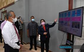 Pejabat setiausaha persekutuan sabah added 12 new photos to the album pemenang pertandingan swapfoto #ceriaaidilfitrikpkps2018 — with haliza miela manan and 3 others at kompleks pentadbiran kerajaan persekutuan negeri sabah. Bernama Sabah Laksana Pendekatan Tersendiri Capai Lebih Ramai Terima Suntikan Vaksin