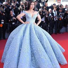 Could You Be The Most Beautiful Girl In The World Cannot Get Over The Beauty That Is Aishwaryaraibachchan Truly Gowns Cinderella Dresses Pretty Dresses