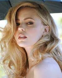 Alicia Simon's Instagram, Twitter & Facebook